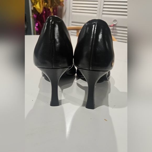 MARIPE Leather D'Orsay Pointed Toe pump In Black. Size 7 - Picture 8 of 13